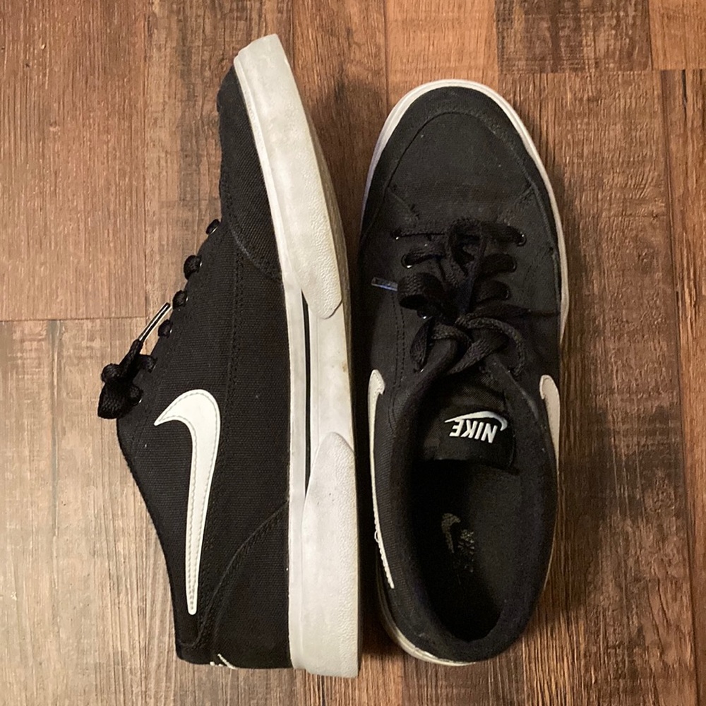 Nike Unisex shoes size 9.5